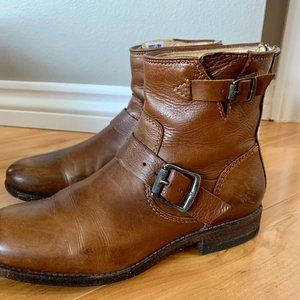 Frye ankle boots, brown in size 7